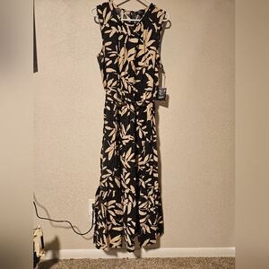 NWT Vera Wang Sleeveless Dress